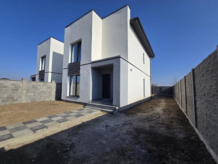 Duplex cu 4 camere cu Canalizare în Giroc