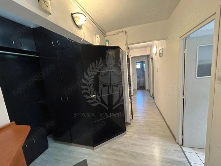 Apartament cu 4 camere decomandat în Malu Roșu