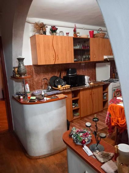 Apartament cu 3 camere decomandat în Băceni