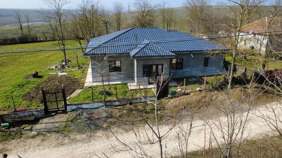 Casă individuală cu 4 camere cu Canalizare în Negrești