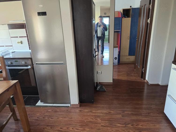 Apartament cu 3 camere semidecomandat în Precista
