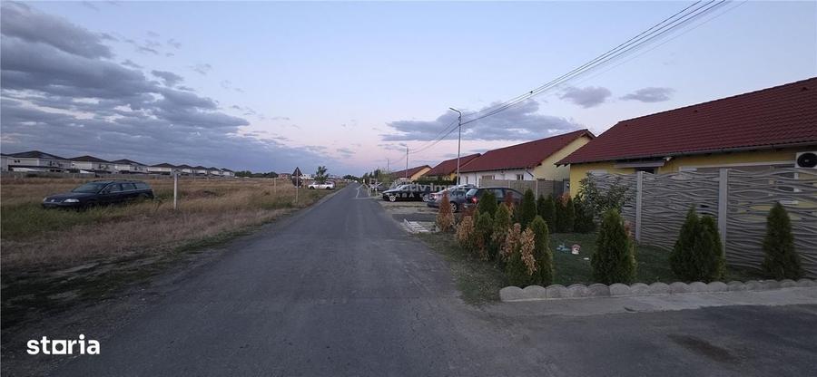 Casă cu 3 camere cu Teren 250 Mp în Bucovăț