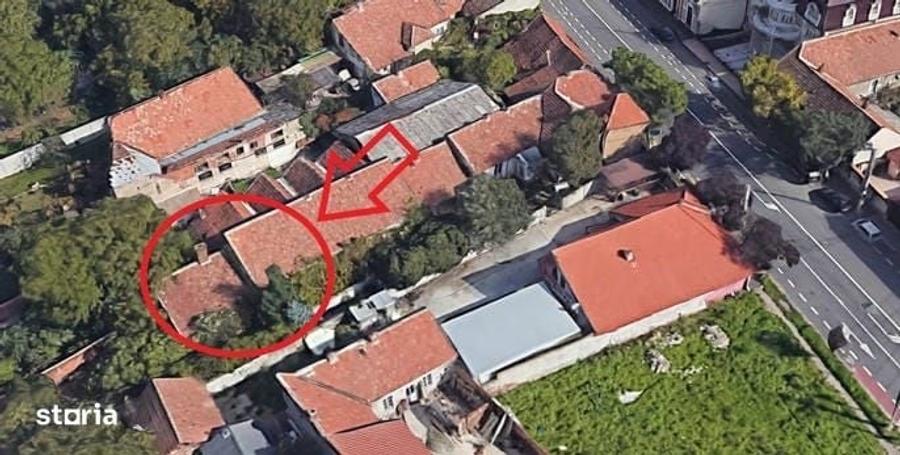 Apartament cu 3 camere semidecomandat în Pârneava