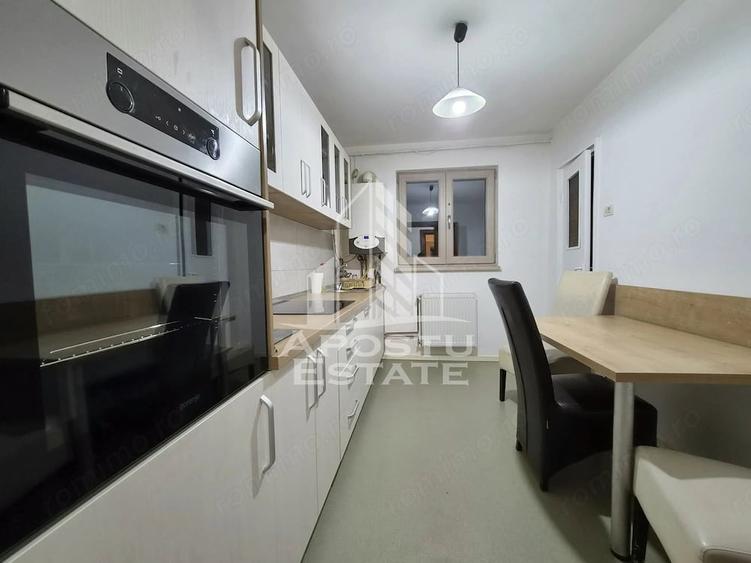 Apartament cu 4 camere decomandat în Malul Mureșului
