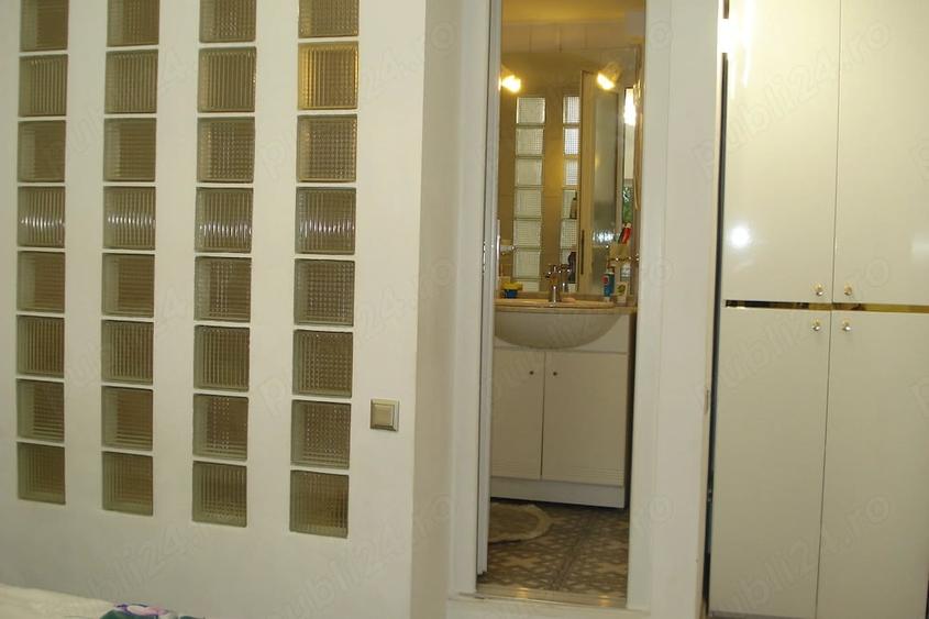 Apartament cu 4 camere decomandat în Lipovei