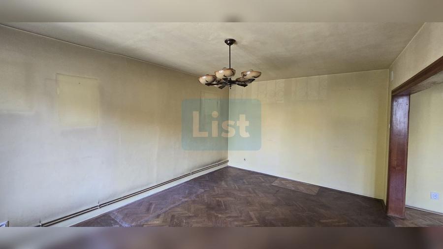 Apartament cu 4 camere decomandat în Punctele Cardinale