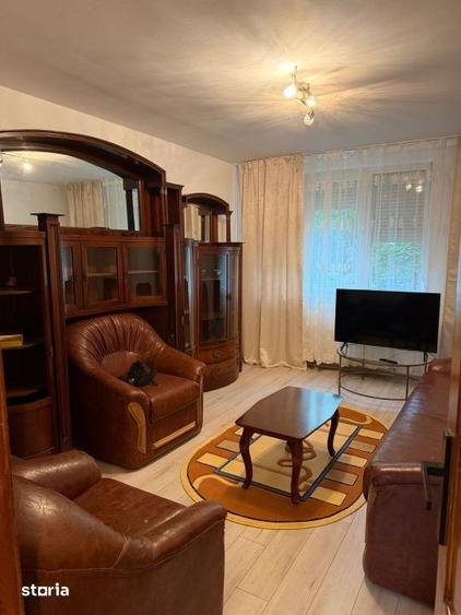 Apartament cu 3 camere decomandat în Calea București
