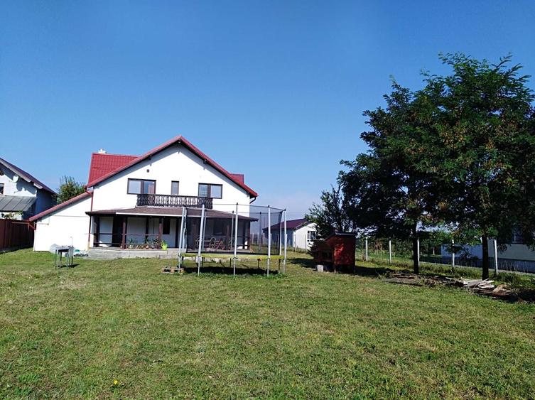 Casă cu 4 camere cu Teren 1800 Mp în Central