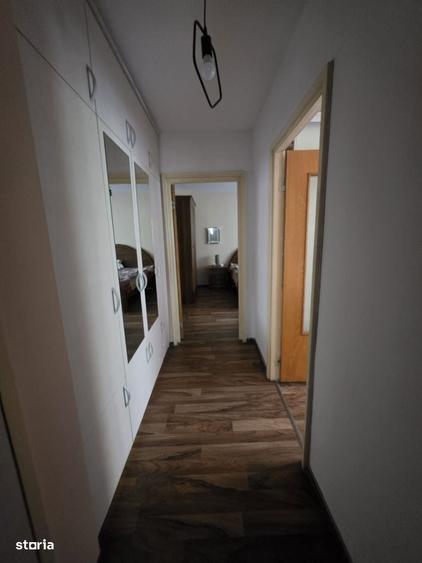 Apartament cu 3 camere decomandat în Cornișa