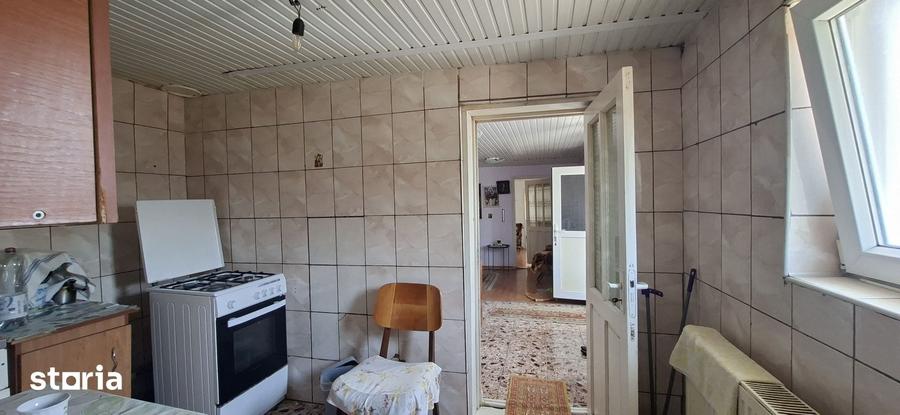 Casă cu 3 camere cu Teren 1905 Mp în Vânători