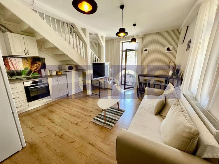 Apartament cu 4 camere semidecomandat, mobilat în P-ța Unirii
