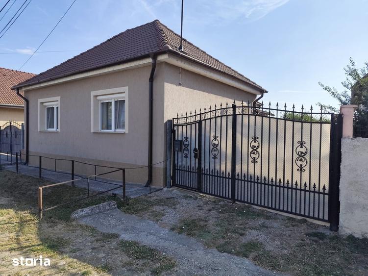 Casă cu 3 camere cu Teren 2826 Mp în Saca