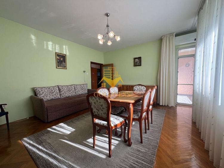 Apartament cu 3 camere decomandat, mobilat în Central