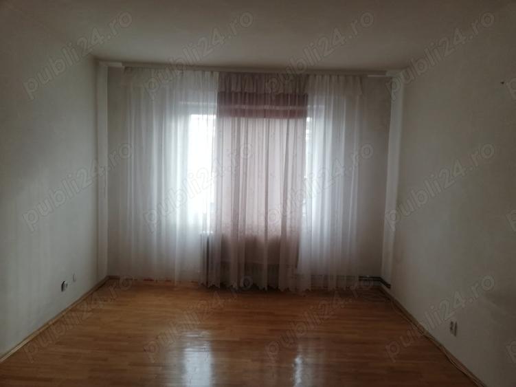 Apartament cu 3 camere decomandat în Reghin