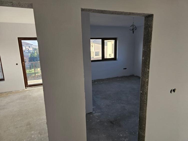 Casă individuală cu 4 camere cu Canalizare în Dezmir