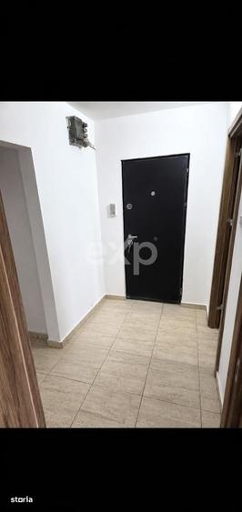 Apartament cu 3 camere decomandat în Eremia