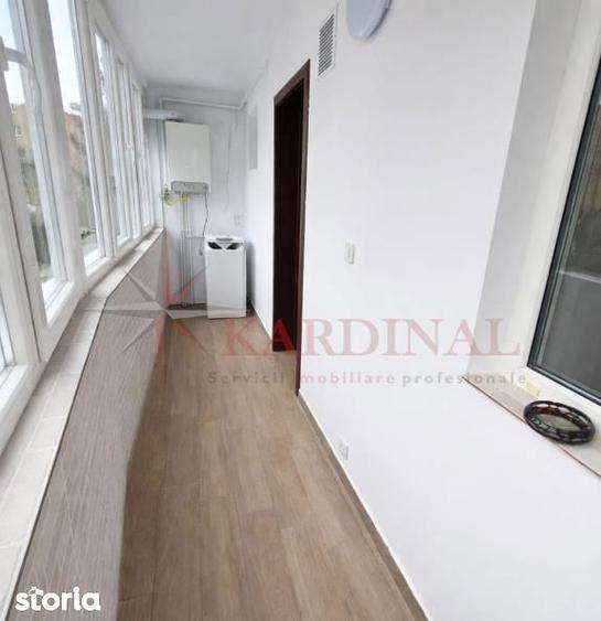 Apartament cu 3 camere decomandat în Florilor