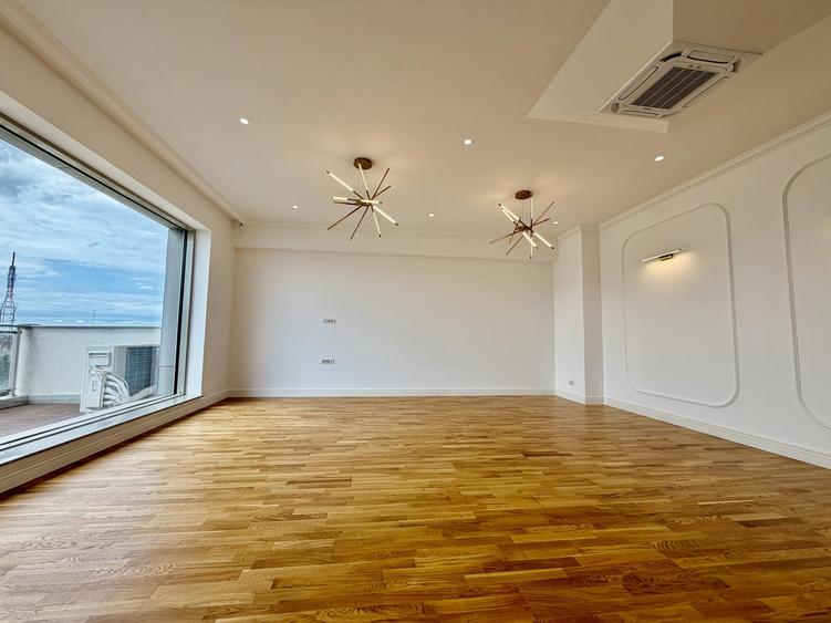 Penthouse cu 4 camere decomandat în Domenii