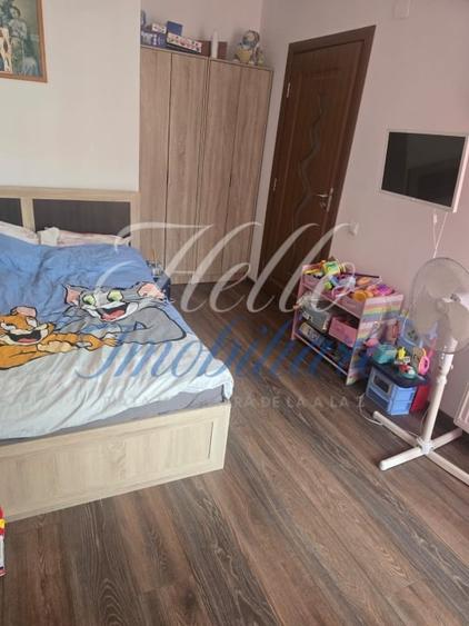 Apartament cu 3 camere decomandat în Florești