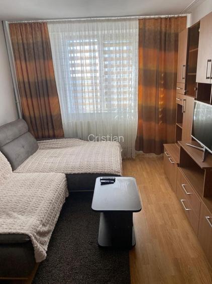 Inchiriez apartament cu 3 camere