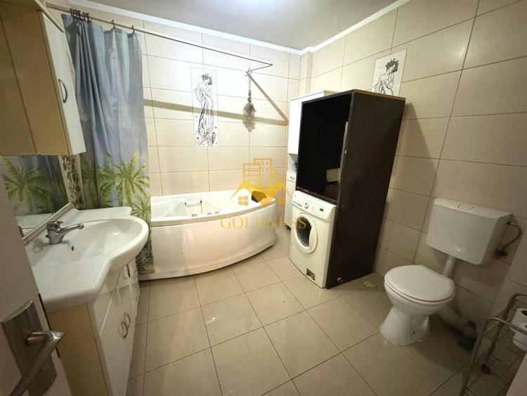Apartament cu 3 camere semidecomandat în Calea Turzii