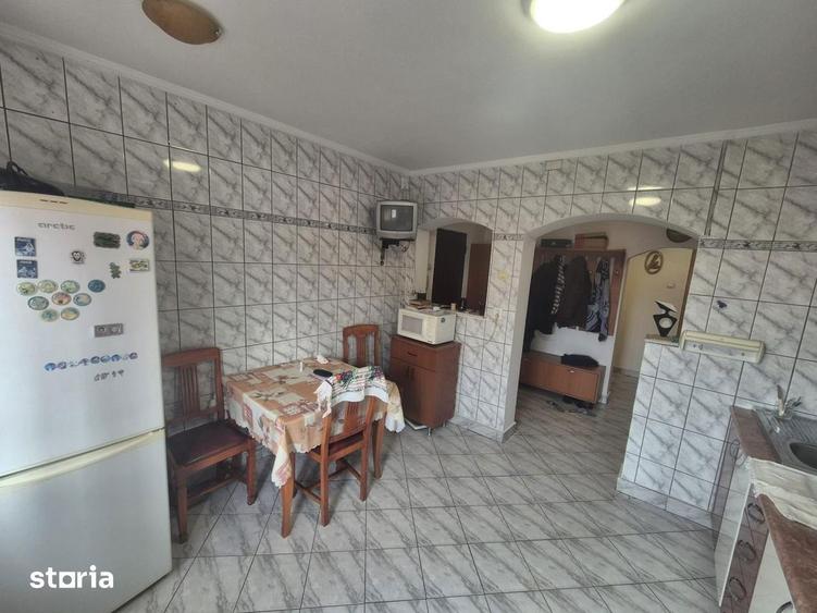 Apartament cu 3 camere decomandat în Rahova