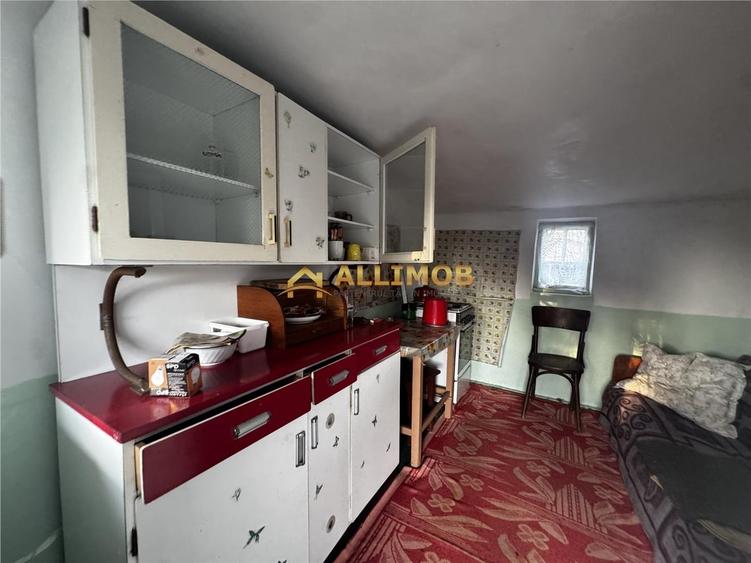 Casă cu 2 camere cu Teren 758 Mp în Central