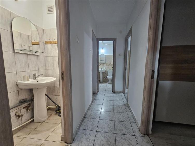 Apartament cu 3 camere decomandat, mobilat în Păcurari