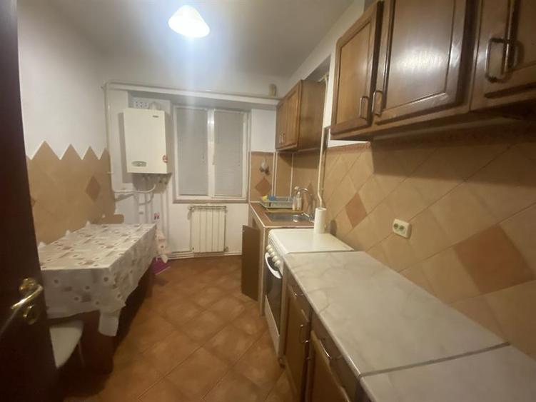 Apartament cu 2 camere semidecomandat, mobilat în Tătărași