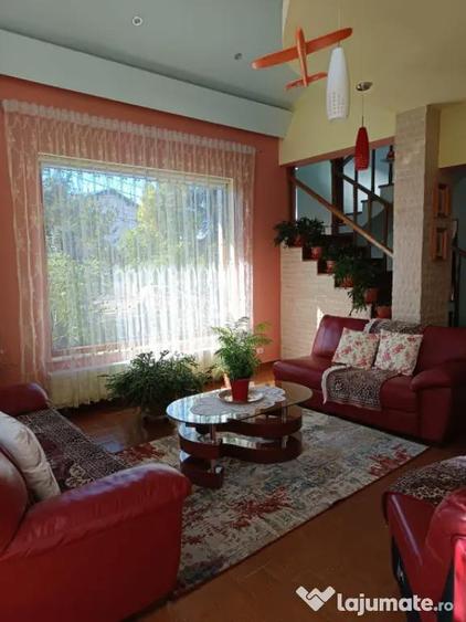 Casă cu 5 camere cu Teren 698 Mp în Albert