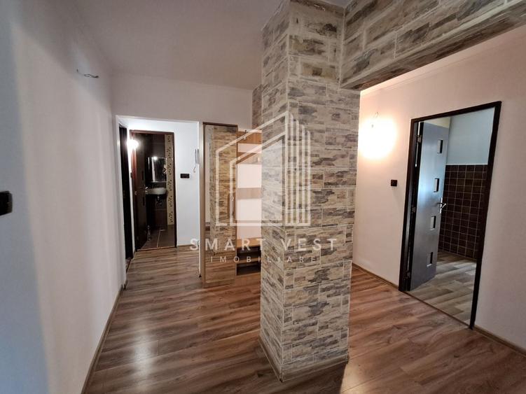 Apartament cu 4 camere decomandat în Micro 16