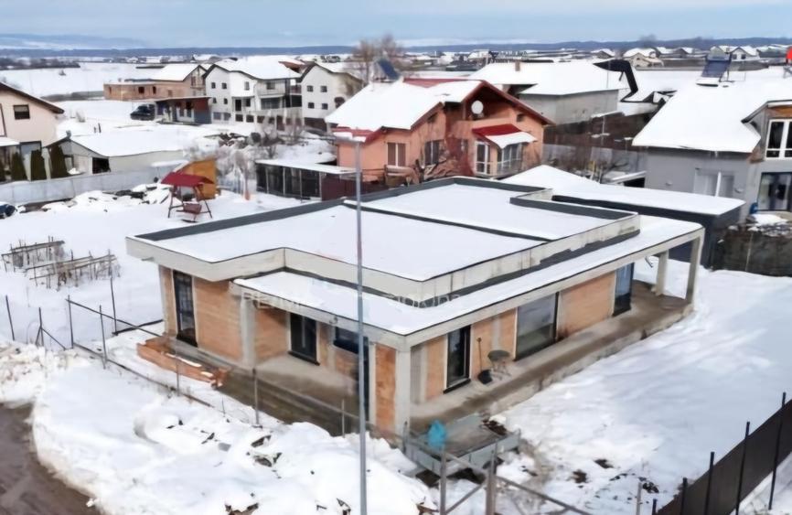 Casă individuală cu 4 camere cu Teren 487 Mp în Hărman