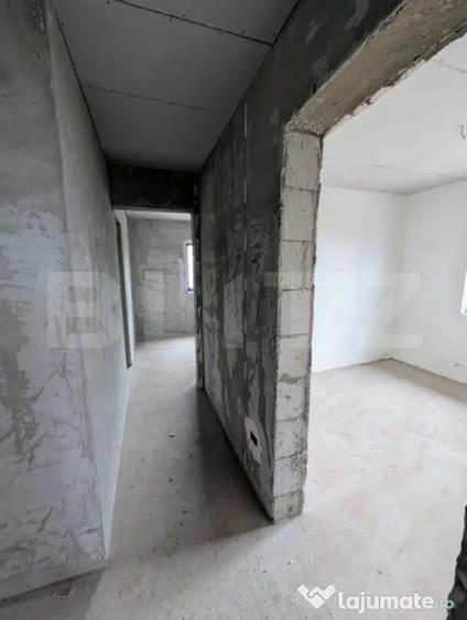 Casă cu 4 camere cu Teren 500 Mp în Păun
