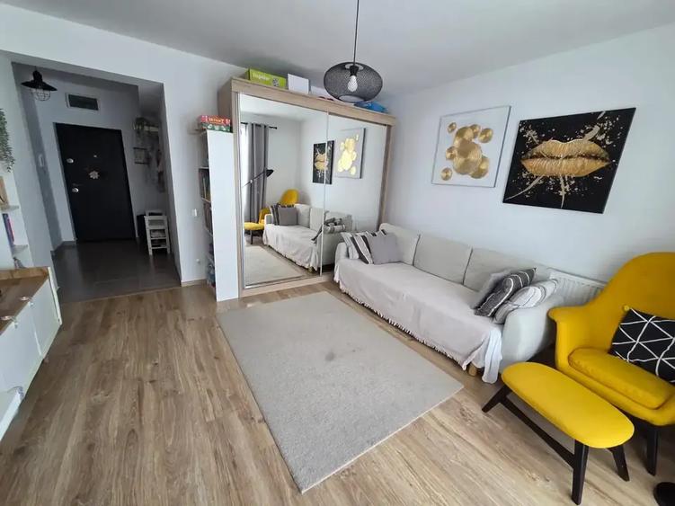 Apartament cu 2 camere decomandat, mobilat în Central
