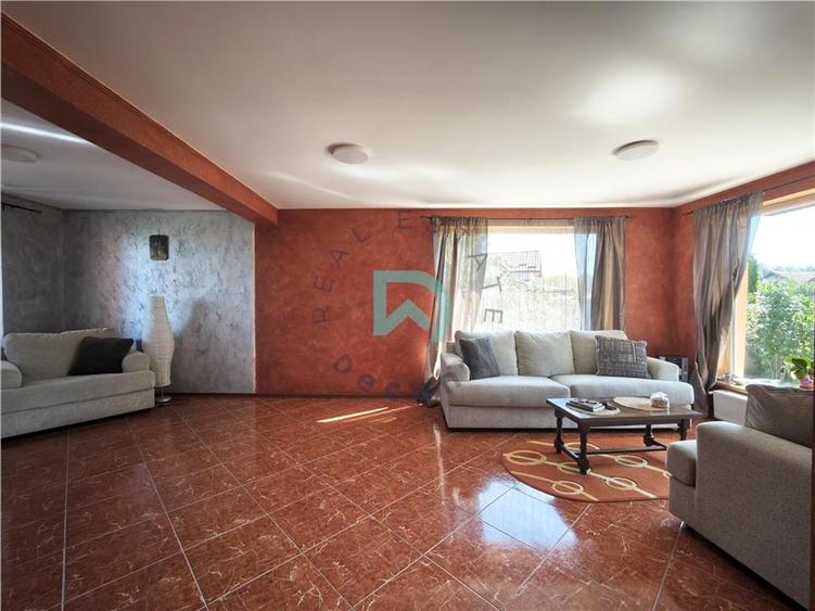 Duplex cu 5 camere cu Teren 450 Mp în Colonia Bod