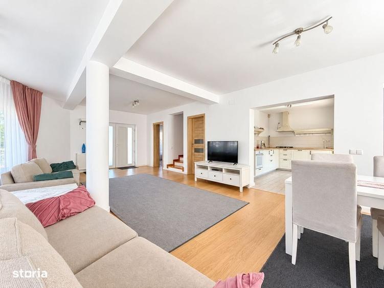 Casă cu 4 camere cu Teren 250 Mp în Central