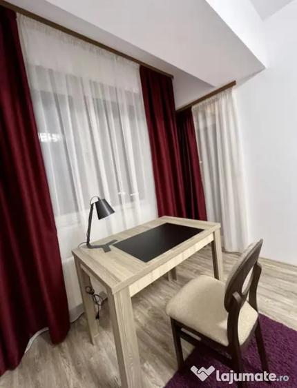Apartament cu 3 camere semidecomandat în Nord
