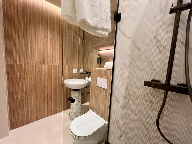 Apartament cu 3 camere semidecomandat, mobilat în Gruia
