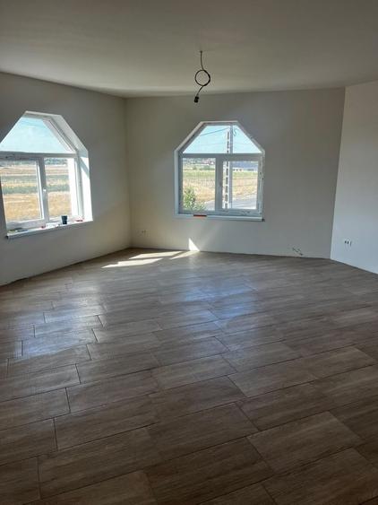 Casă cu 4 camere în Sântandrei