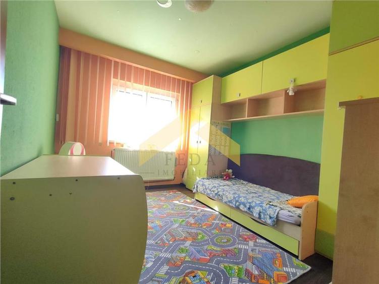 Apartament cu 3 camere decomandat, mobilat în Aradul Nou