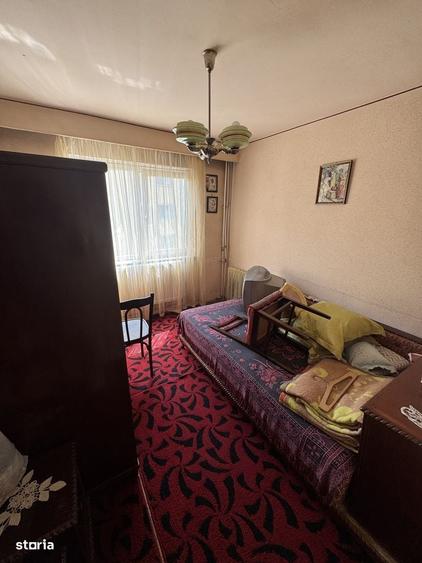 Apartament cu 3 camere semidecomandat în Exterior Vest