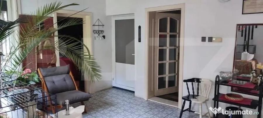 Casă cu 7 camere cu Teren 330 Mp în Burdea