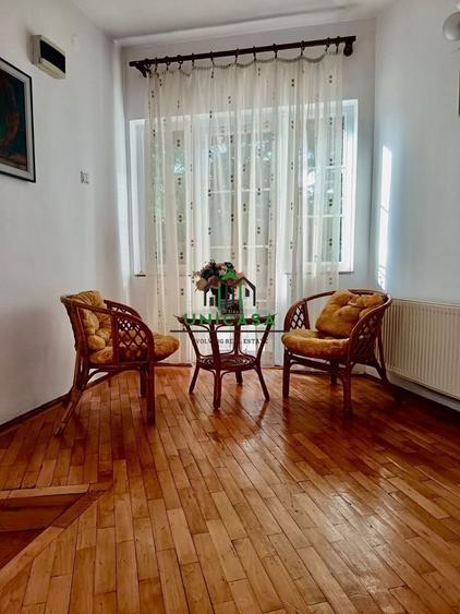 Casă individuală cu 7 camere cu Canalizare în Cartierul Nord