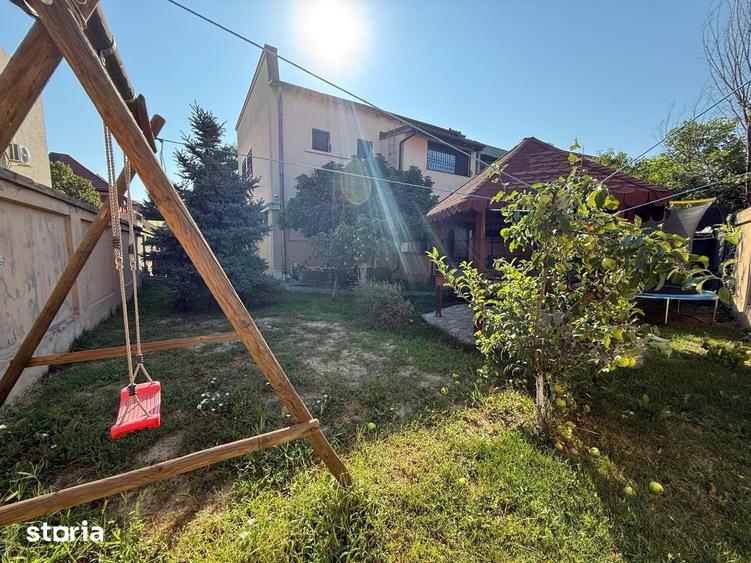 Casă cu 5 camere cu Teren 320 Mp în Vatra Luminoasă
