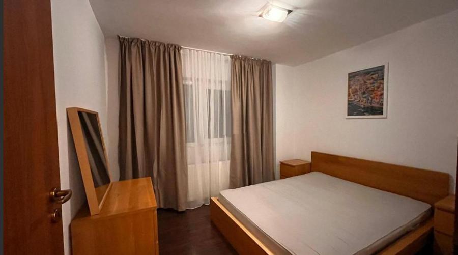 Apartament cu 3 camere decomandat, mobilat în Tineretului