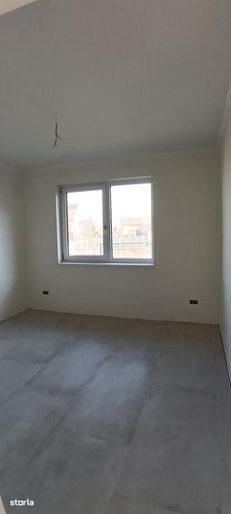 Casă cu 4 camere cu Teren 2122 Mp în Central
