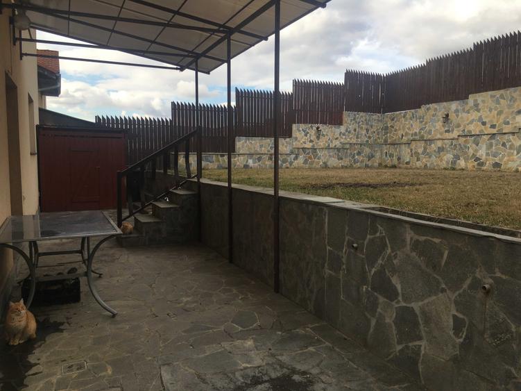 Casă cu 3 camere în Baciu