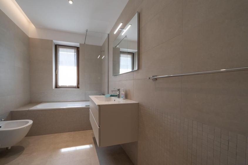 Apartament cu 3 camere decomandat, mobilat în Nordului