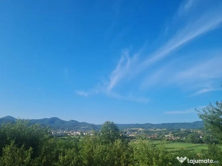 Casă cu 4 camere cu Teren 1800 Mp în Central
