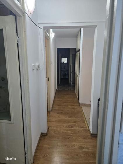 Apartament cu 4 camere decomandat în Micro 16